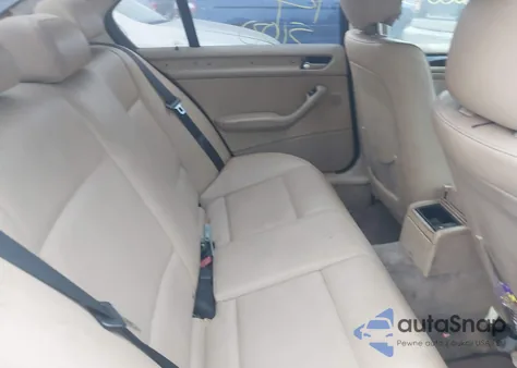 2005 BMW 325I z USA, uszkodzony, nr VIN WBAET37435NJ90102